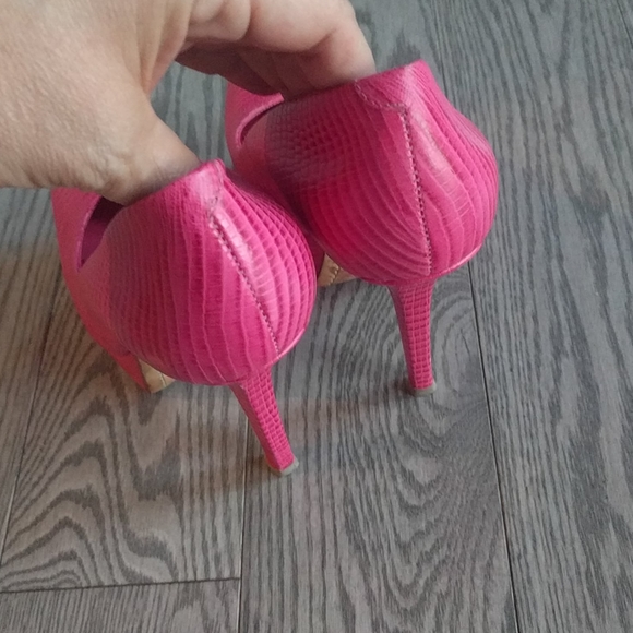 Beautiful heels by Alice and Olivia🌸🌷🍀 - Picture 3 of 9